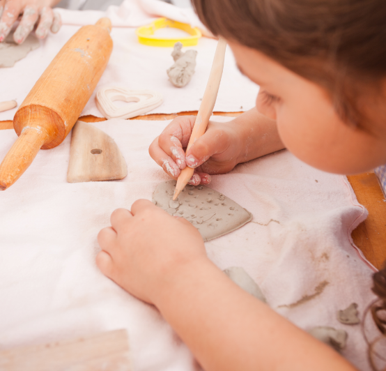 Stage céramique enfants à Montpellier – Atelier de modelage