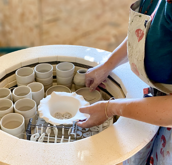 Fabrication de céramiques dans l’atelier de Pignan